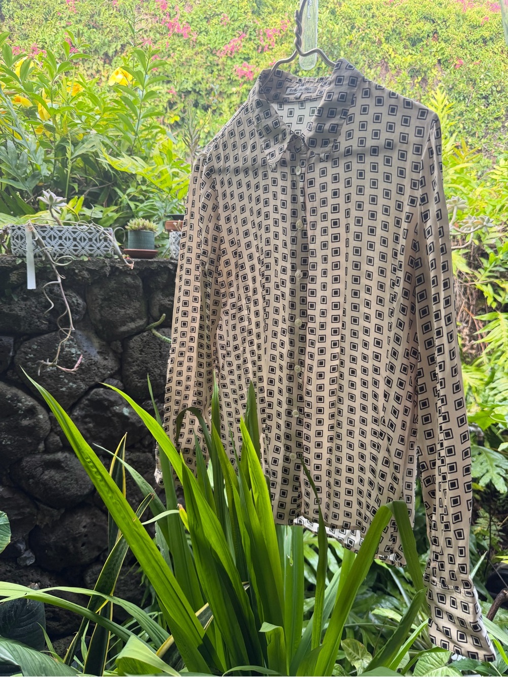 REFORMATION Sky Button down Silk blouse in Geometric Bernini pattern - Picture 8 of 16